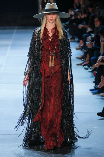 Look 28